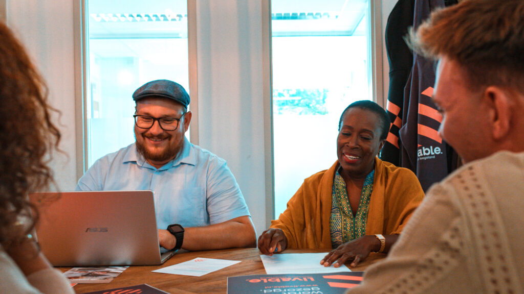 Jelle werkt al vijf jaar bij Livable. Als operationeel manager zorgt hij dat alles loopt én blijft hij betrokken bij het veld.