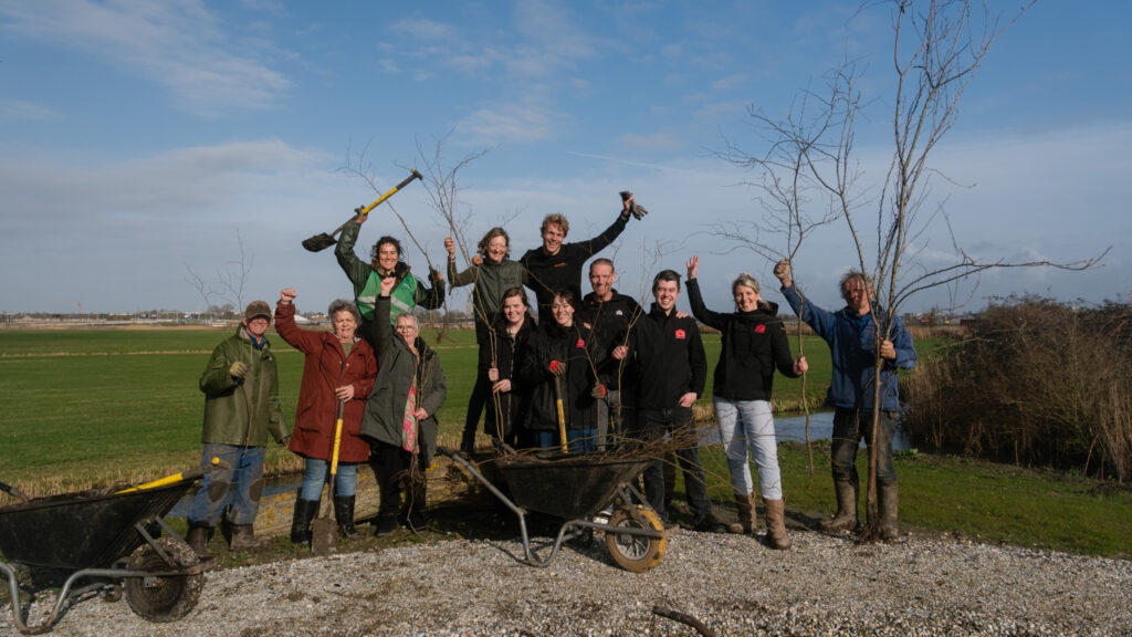 Groepsfoto bewoners bij oplevering Valkenhorst